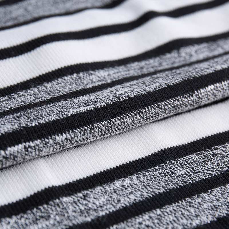 Tela de punto con aguja gruesa y rayas de color